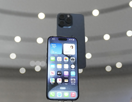 宛城Apple维修站分享买iPhone15还是华为Mate60 