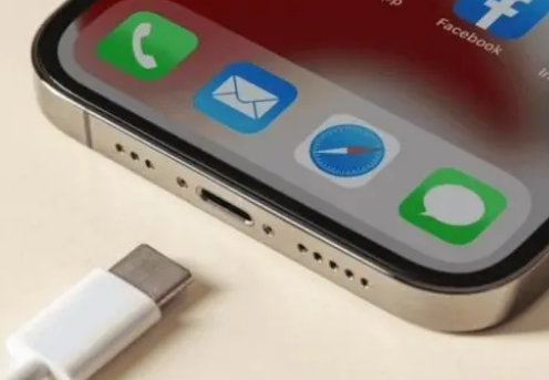 宛城苹果15维修分享iPhone15改USB-C接口后能和安卓用户互借充电器吗 